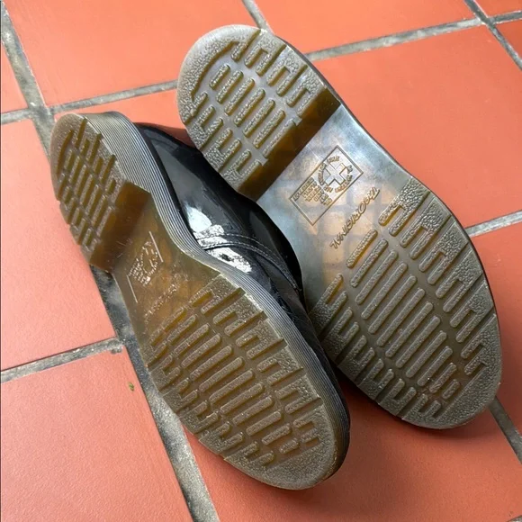 Dr. Martens Shiny Black Women’s 9 Three Eye Oxfords - Picture 4 of 8